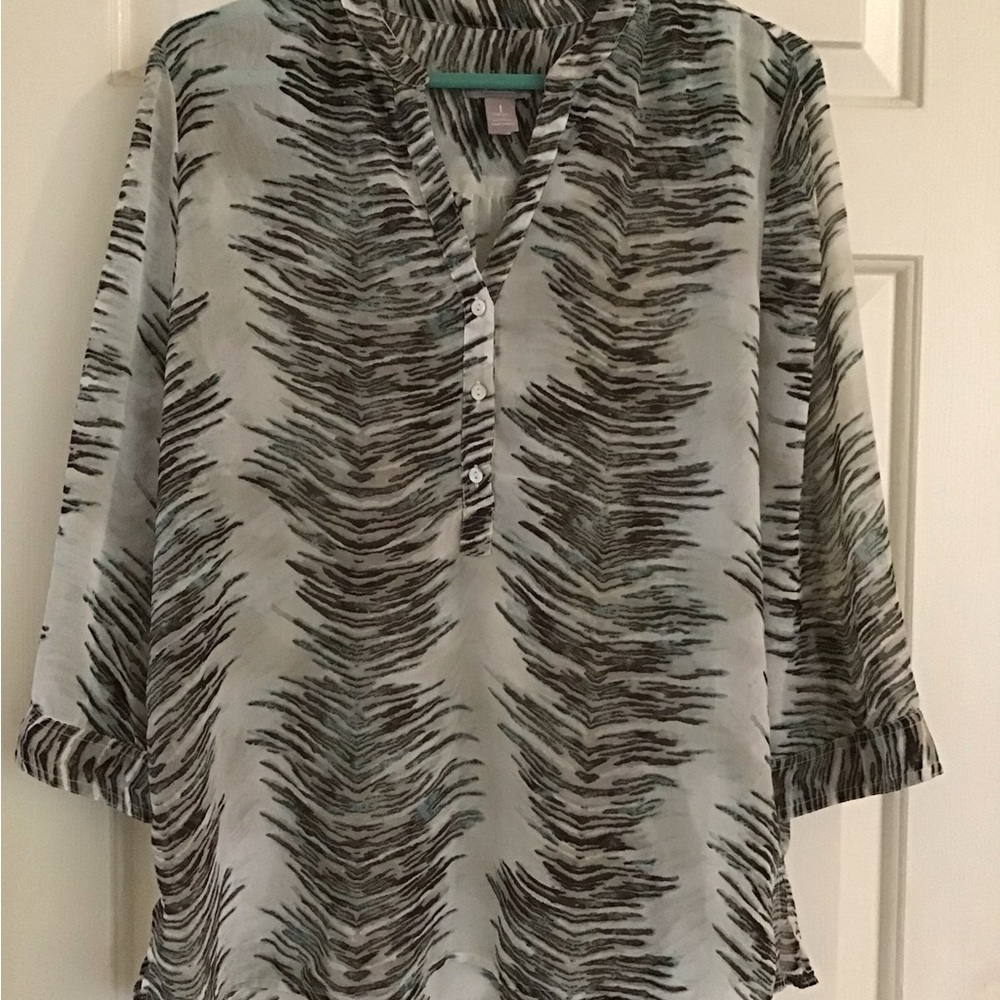 CHCO’s Women's Top in Black and Gray